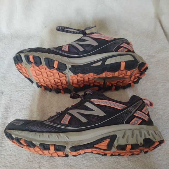 New Balance All Terrain women's sneakers size 7.5 - Picture 3 of 11